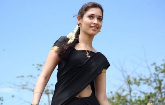 tamanna half saree from kanden kadhali actress pics