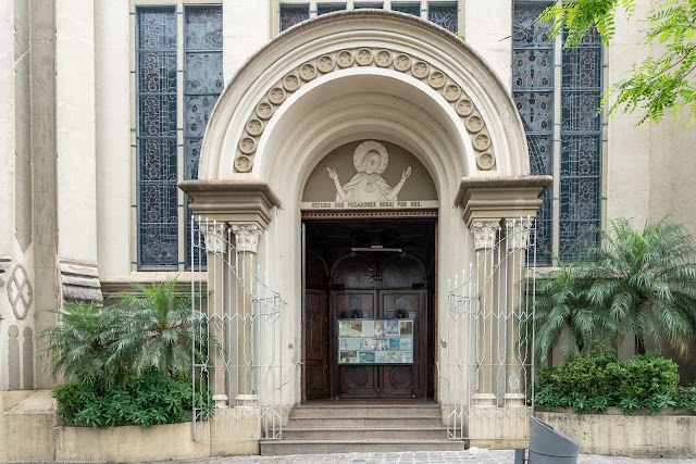 Igreja Imaculado Coração de Maria - porta de entrada principal