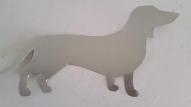 Eclectic Red Barn: Flashing cutout of Dachshund