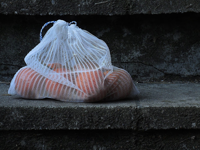 DIY gerecycleerde groenten- en fruitzakjes voor in de supermarkt/recycled bags for buying fruit and vegetables in 