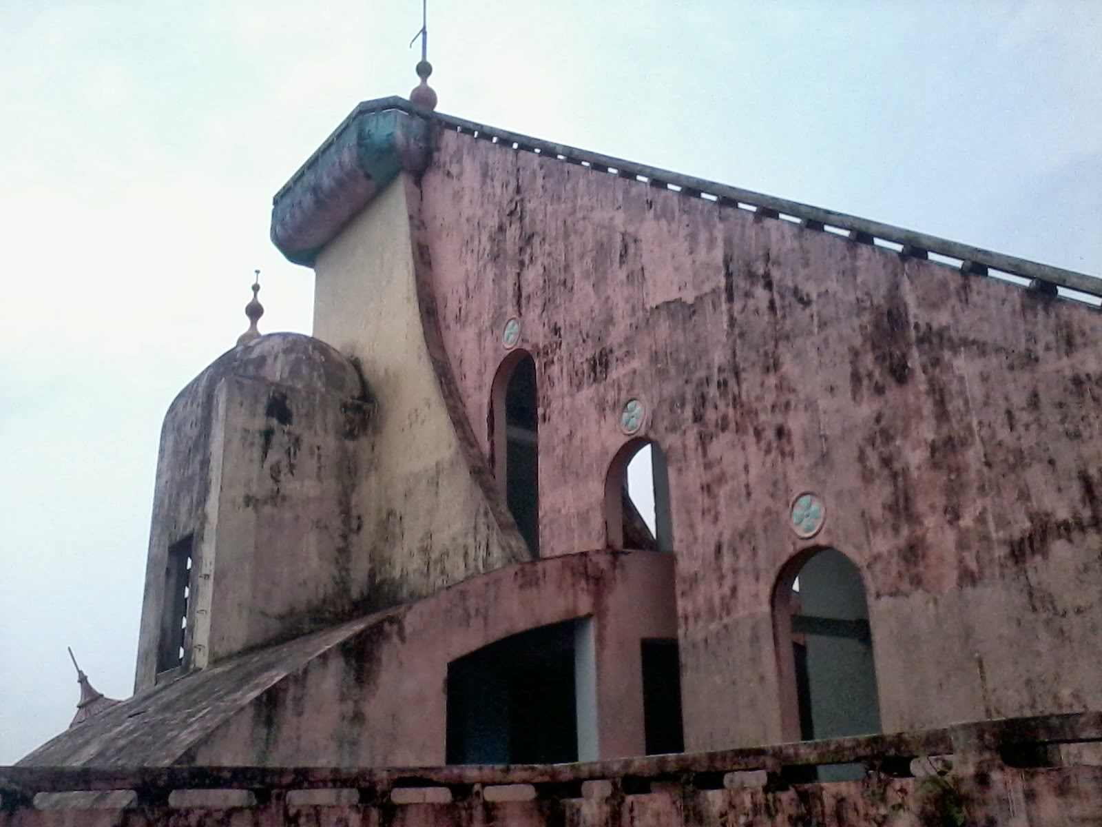 Peechi Dam, Church, Kerala