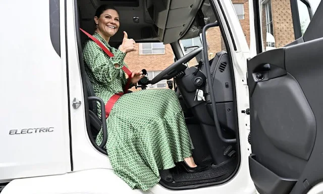 Crown Princess Victoria wore a green Olga salvar parakeet printed pussy bow dress by Dea Kudibal. Gianvito Rossi