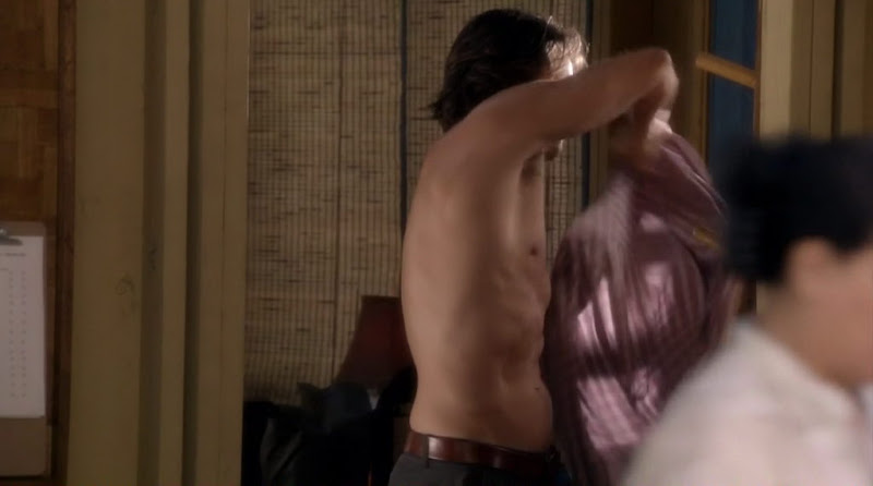 Martin Henderson Shirtless on Off The Map s1e01