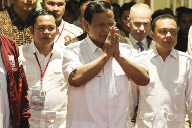 Sudah Lama Ditinggal Pendukung, Tidak Ada Guna Prabowo Keluar Dari Kabinet