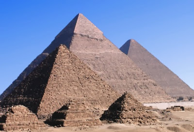 piramida besar pertama