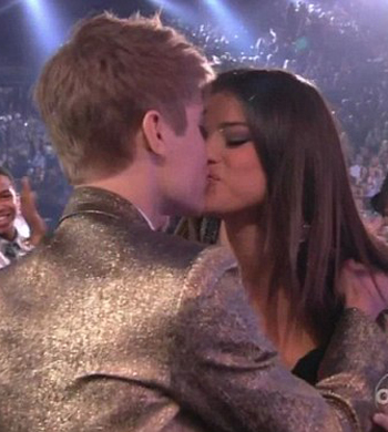 justin bieber shirt off kissing. justin bieber gay kissing.