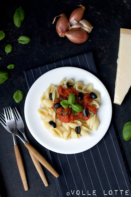 kochen mit Gin, Alkohol, einfach, Nudelgericht, Kochrezept, Nudeln, Pasta, Gin, Tomatensauce