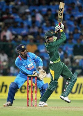 shoib malik winning shot in 2nd ODI against india 2013
