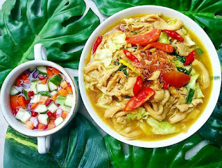 Tongseng mushrooms, oysters, cabbage and tomatoes.