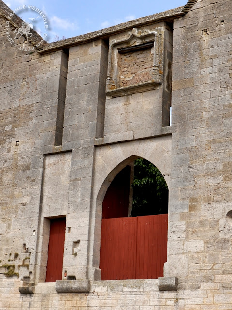 CHATEAUNEUF-EN-AUXOIS (21) - Château-fort