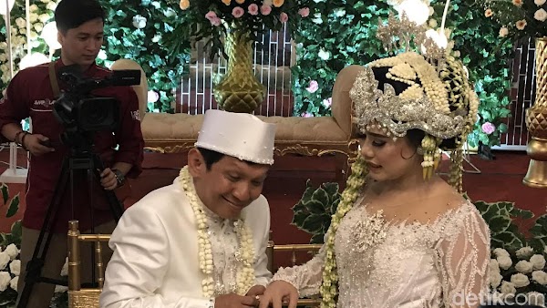 Sah! Pelawak Ginanjar Nikahi Tiara yang 32 Tahun Lebih Muda