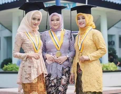 Hadiah wisuda untuk pacar perempuan