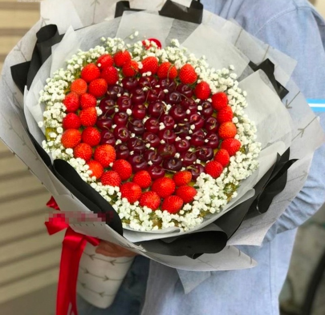 Những bó hoa Valentine siêu độc lạ: Không chỉ ăn được mà còn tiêu được - Ảnh <a href=