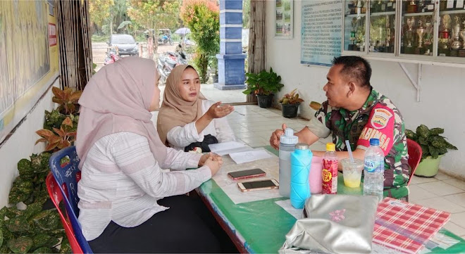 Komsos Bersama Guru SMPN 1 Bilah Hilir, Babinsa Koramil 09/NL Bahas Penerimaan Siswa Baru