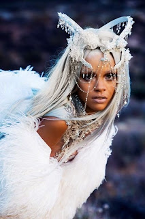 Rihanna se fait des cheveux blancs