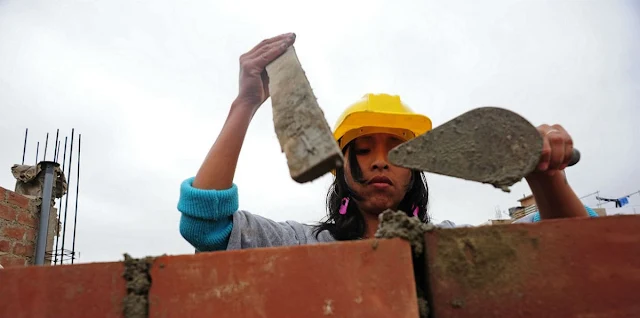 Construir en femenino: lanzan programas para que la obra pública tenga perspectiva de género