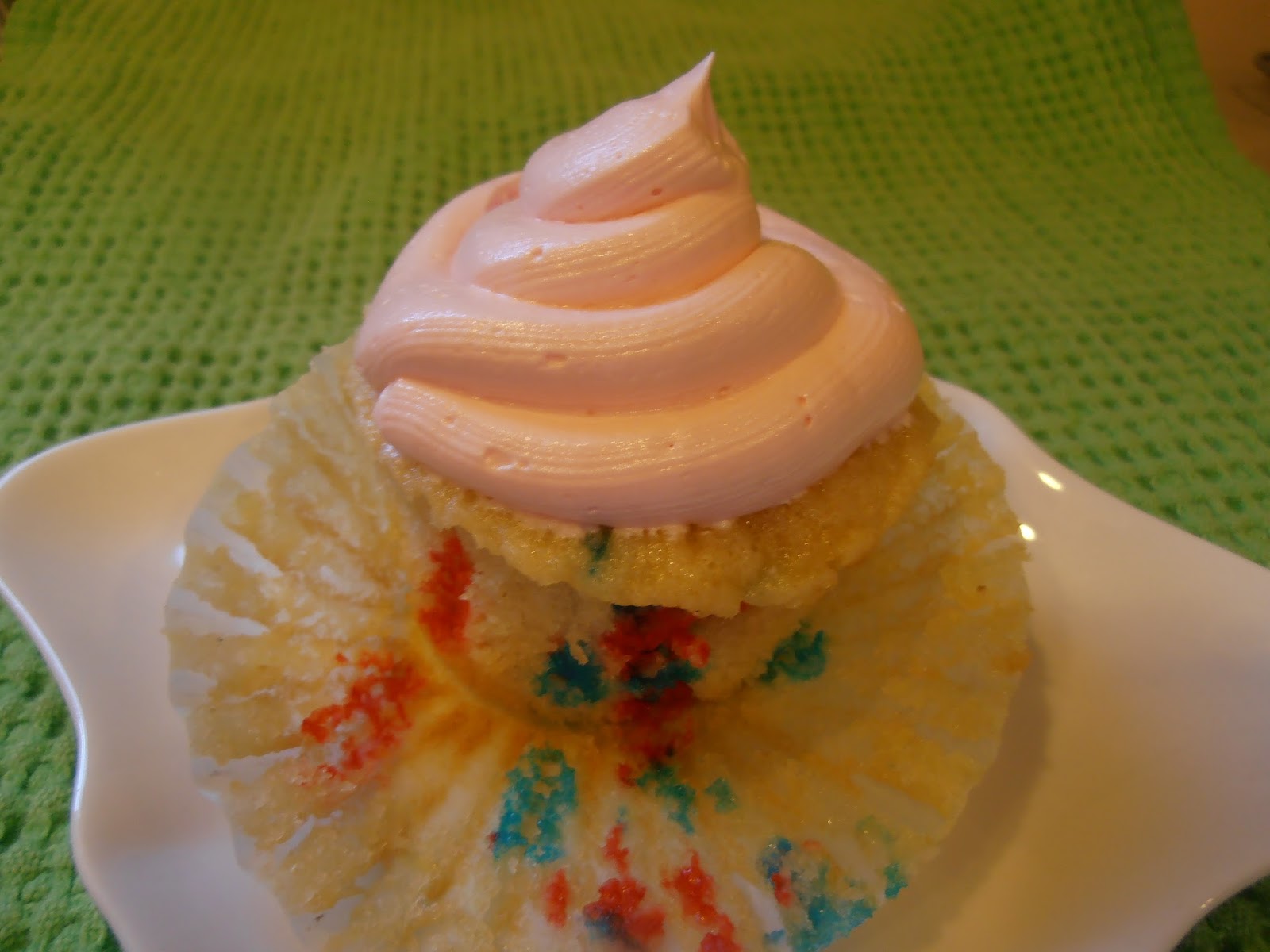 Buttercream gluten Funfetti buttercream frosting Strawberry make with Gluten Cupcakes to free  how Banana Free: