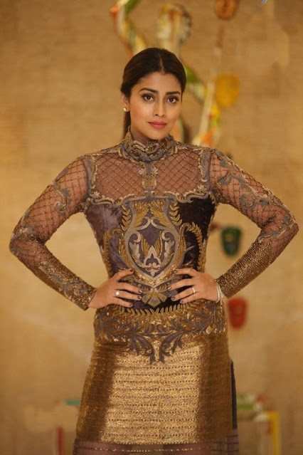 Actress Shriya Saran Latest Cute Photos