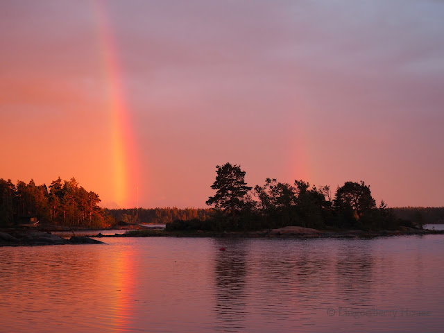 lingonberryhouse, pikkula, outhouse, leisure home, juhannus, mittumaari, midsummer, sunset, sateenkaari