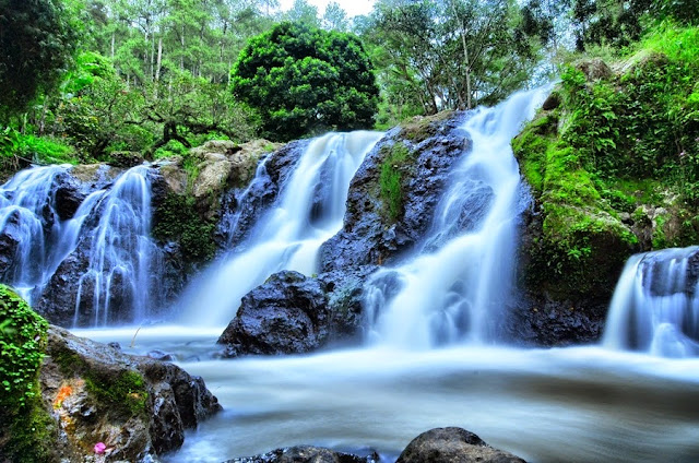 Hasil gambar untuk air terjun maribaya lembang bandung