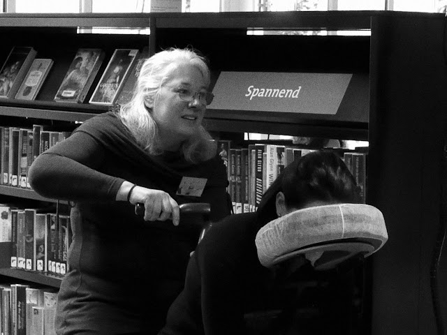 Stoelmassage in de bibliotheek, Zevenaar, januari 2020