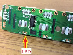 ダイソーのUSBハブ 4ポート 分解した基板のLED