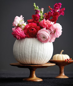 white pumpkin, ranuculas, snapdragons, fall decorating ideas