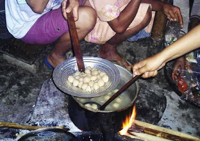 Belajar Bersama Jarak Jauh: CARA MEMBUAT BAKSO SEDERHANA