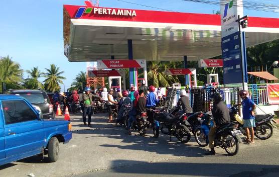 Tangker Pertamina Tiba, SPBU, Di Serbu Warga