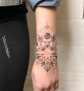 21 Amazing Minimalist Simple Line Art Wrist Tattoo Designs