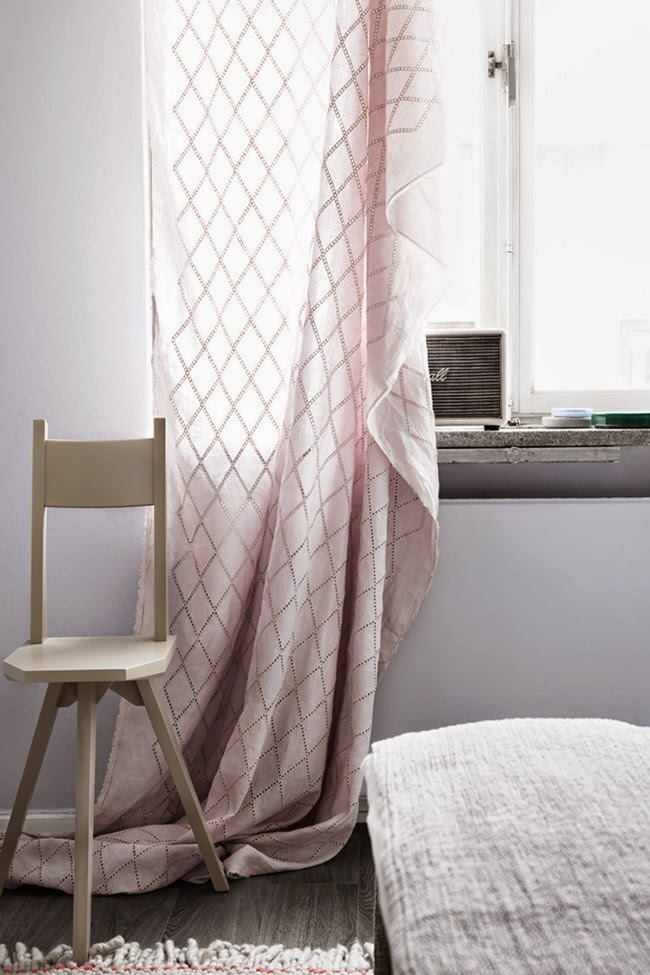 Interior_styling_appartamento_stoccolma_Tina_Hellberg_camera_dettaglio_tendone