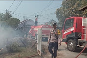 Dua Unit Rumah Terbakar di Tumpok Teungoh, Personel Polsek Banda Sakti Amankan TKP