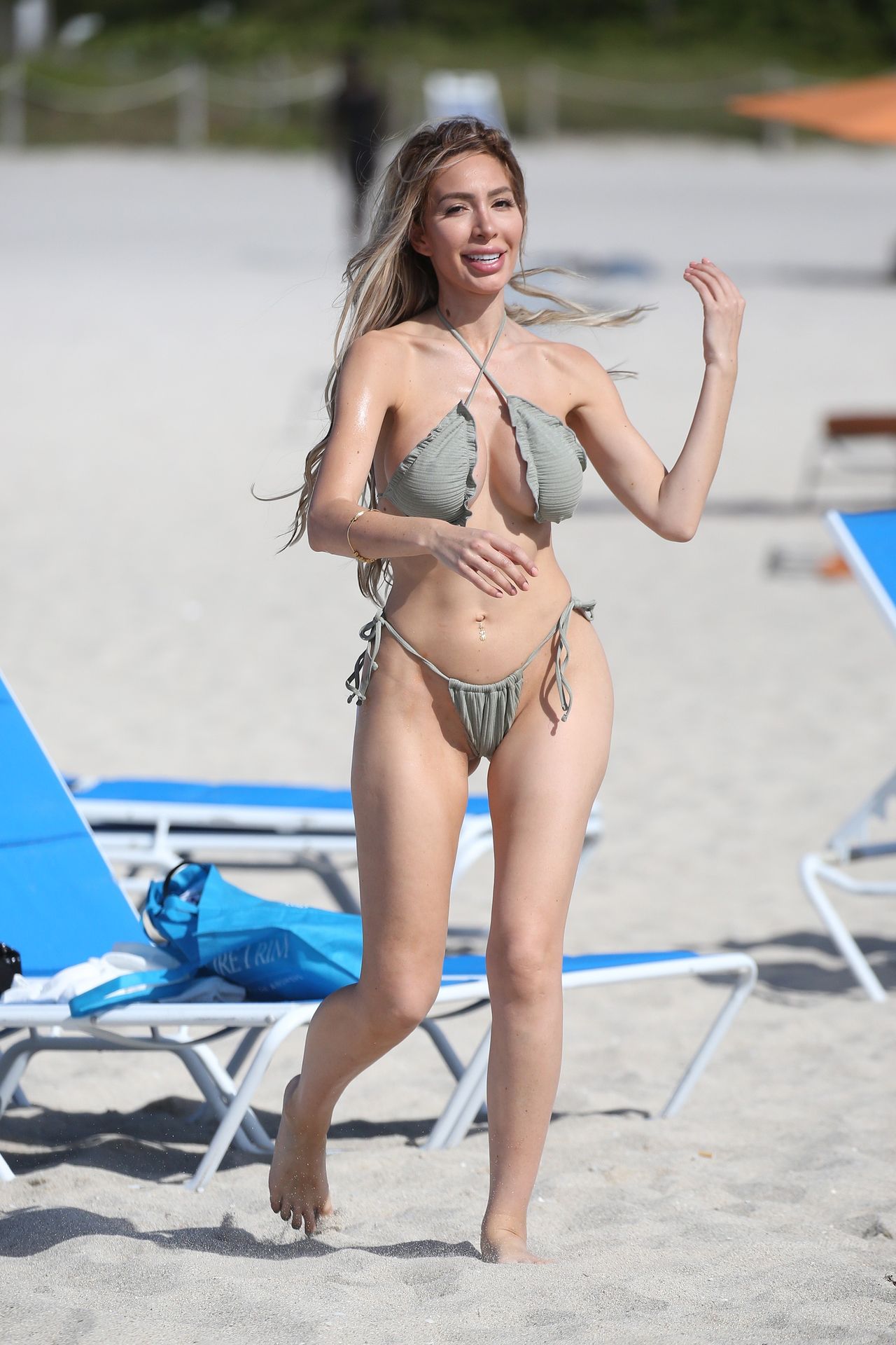 Teen Mom Farrah Abraham out of barely-there bikini with daughter Sophia hang at beach in Miami