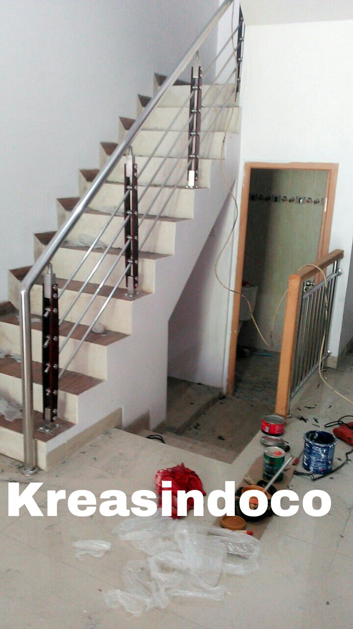 Railing Tiang Besi Minimalis Pemasangan Di Villa 