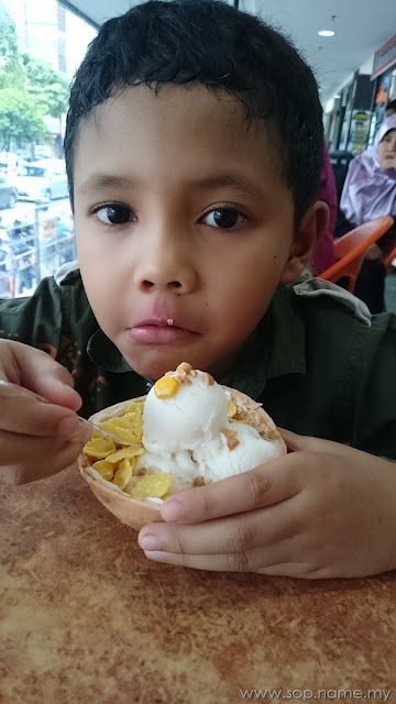 Ais krim kelapa SANGKAYA