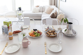 Villa H, brunssi, ruokailutila, aamupala, arabia lumi astiat