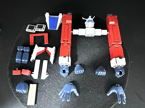A-mecha-form-just-before-merging-and-surplus-parts