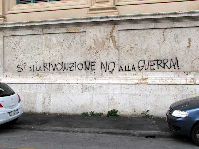 Yes to revolution, no to war!, graffiti, Livorno