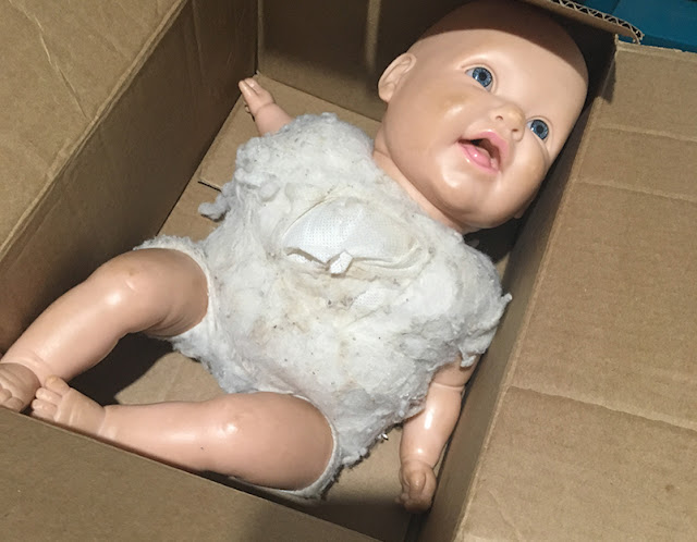 Boneca Dodói estragada na caixa