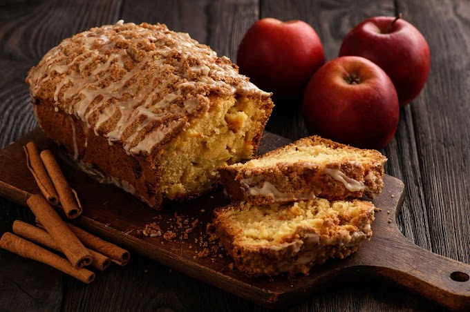 Fahéjas-almás kenyér édes morzsával: elképesztően szaftos a belseje