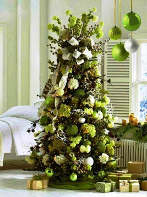 Dekorasi Pohon Natal Nuansa Putih Hijau