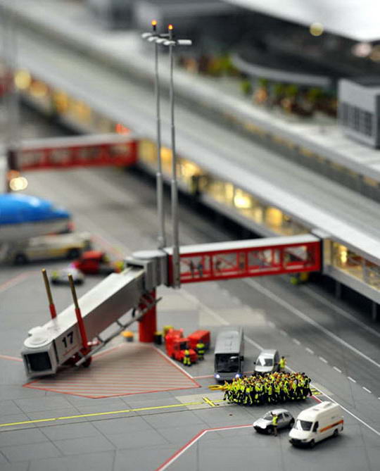 pocongggg.blogspot.com - MINIATUR BANDARA TERBESAR DI DUNIA