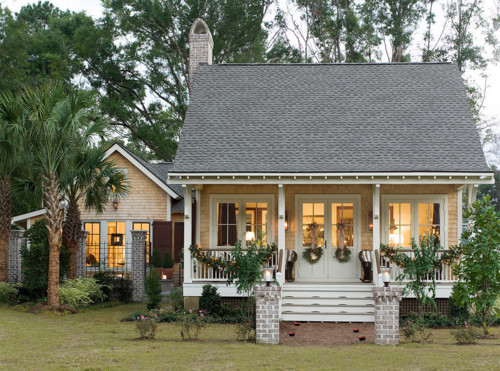 Low Country  Cottage  Content in a Cottage 