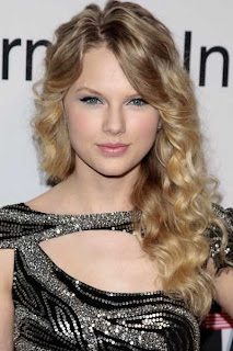 Taylor Swift Long Hairstyle