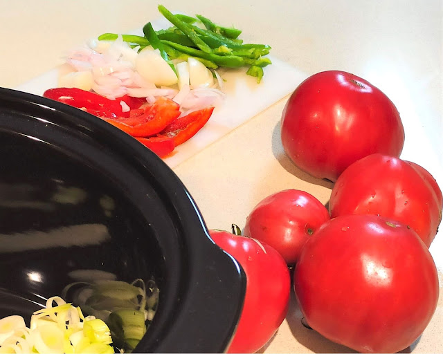 Ingredientes para tomatada na slow cooker