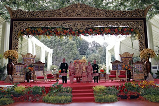 Foto Resepsi Pernikahan Ibas & Aliya Berbalut baju pengantin adat Palembang