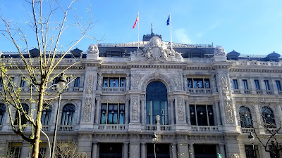 First Time Exploring Madrid: Casual Vacation Outfit