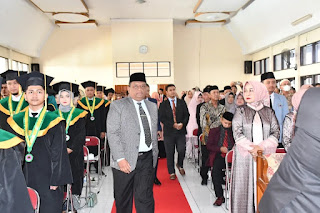 Kepala Kantor Kementerian Agama Majalengka Dr. H. Agus Sutisna, S.Ag. M.Pd. menghadiri acara Wisuda Mahasiswa Sekolah Tinggi Agama Islam (STAI) PUI Majalengka yang mengambil tempat di Aula Hayati STAI PUI Majalengka