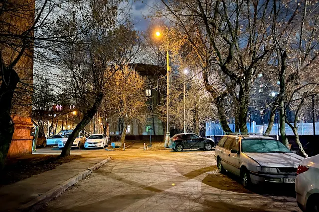 Большая Черёмушкинская улица, дворы