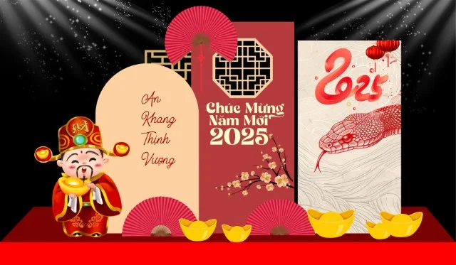 Tiểu cảnh chụp ảnh Tết 2025 với họa tiết rắn linh vật, câu đối và sắc đỏ vàng rực rỡ